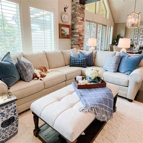 BASSETT FURNITURE .
